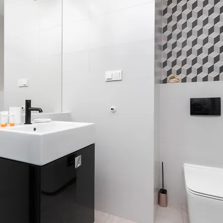 Slaska With Parking & Gym Business District By Renters شقة غدانسك