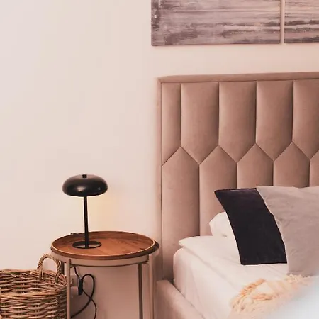 Slaska With Parking & Gym Business District By Renters