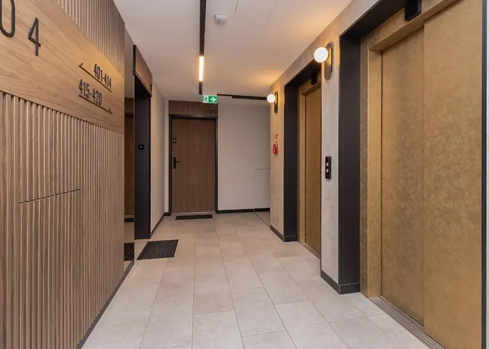 Daire Slaska With Parking & Gym Business District By Renters