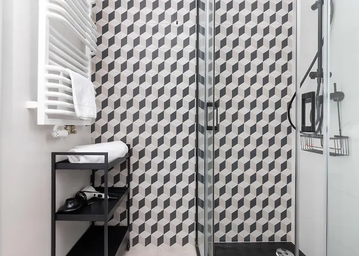 Slaska With Parking & Gym Business District By Renters *