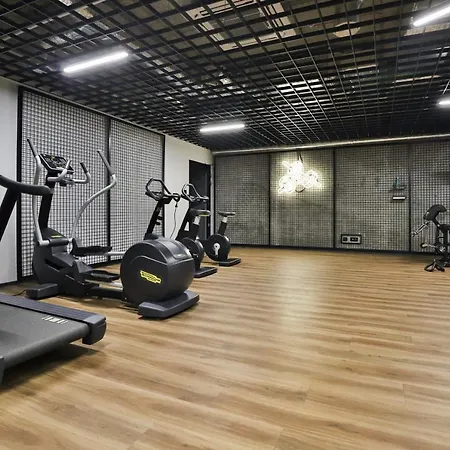 아파트 Slaska With Parking & Gym Business District By Renters *