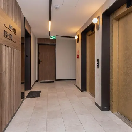 아파트 Slaska With Parking & Gym Business District By Renters